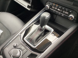 アクセルペダルを踏み込む量や速さに応じて変速パターンをし、人馬一体の運転感覚を発揮してくれる6速オートマ!