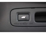 パワーテールゲート装備!荷物を持っていてもスイッチ一つでテールゲートの開閉が可能です!パワーテールゲートは運転席からも操作することが可能です!
