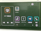 画面からテレビやBluetooth、USB、交通情報、電話などのメニューを選べます。アイコンと文字で項目が表示されるため、使いたい機能を画面上で確認しながら選択でき、日々の移動をサポートします。