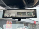 【スマートルームミラー】バックドアについてますカメラと連動して、後方の映像がルームミラーに映ります。