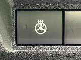 【ステアリングヒーター】冬場に冷たくなりやすい革巻きステアリングを、スイッチ一つで素早く適温に!エアコンよりも早く温まってくれるので、寒い日の運転も快適になりますね♪