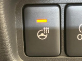 【ステアリングヒーター】冬場に冷たくなりやすい革巻きステアリングを、スイッチ一つで素早く適温に!エアコンよりも早く温まってくれるので、寒い日の運転も快適になりますね♪
