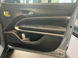 Jeepならではの頑丈性と気密性を高めたボディとなります。