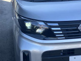 配光特性に優れ路肩まで明るく照らすLEDライトを採用