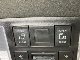 電動スライドドアのスイッチ付です。車内からもスイッチひとつで楽にドアの開閉が可能です。電動なので開閉時に力を使う必要がなく、半ドアになることもありません!