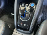 駐車ブレーキは電動式です。オートホールド機能付きで便利ですね