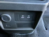 充電用USBポートついています。
