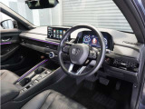 ◆視界広々で非常に運転しやすくロングドライブでも疲れを感じさせないすっきりとまとまったインパネ周りです。