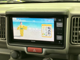 テレビ番組を画面で楽しめる装備です。停車中の休憩時間などに映像を視聴でき、待ち時間を過ごす際にも活用できます。画面表示で内容を確認しやすい点も魅力です。