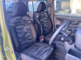 適度なホールド感で運転しやすいフロントシートです☆もちろんプロによるクリーニング済みで気持ちよく運転していただけます。