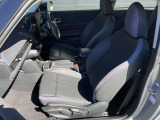お車の点検、修理も自社整備工場にて対応致します。入庫案内からご来店までサービスアドバイザーと担当営業者でお客様をサポート致します。ご来店、ご連絡をスタッフ一同心よりお待ちしております。