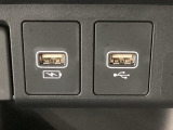 【USBポート】USBポートも装備されています、スマートフォンの充電やオーディオに連携も可能です、今や欠かせない装備の一つです!