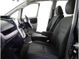 高いホールド性で運転姿勢が安定します。長距離ドライブでも疲れにくいのが魅力です。快適なドライビングライフをお送りください♪