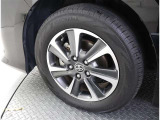 かっこいいホイールですね。 車のイメージを大きく左右するホイール部分はコダワリを持ちたいですね。