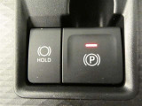 【ブレーキホールド】・・・「HOLD」スイッチを押し、システムONの状態にしておくことで、渋滞や信号待ちなどでブレーキを踏んで停車した時にブレーキを保持。 アクセルを踏むと解除されます。