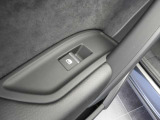 シンプルさと機能性が両立しており、ドイツ車らしい良いインテリアになっています。手の込んだ手法で静かで快適な室内を実現させています。
