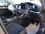認定中古車保証1年間距離無制限の保証とロードアシスタンスサービスが全車に付帯されています。また、1年間または2年間の延長保証(有償)もご利用いただけます。