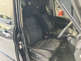 運転席まわりです。運転席からの視界が左右に広く隅々まではっきりと見渡せます!クルマの前端も把握しやすく安心して運転できます!