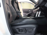 パワーシート搭載。微妙な調整が手軽にでき、ピッタリなポジションで運転することが可能です。