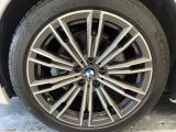 BMWならではの卓越した走りを支えるホイールと足回りです!日本車の走りに慣れている方にもぜひ体感して頂きたいほど、高いレベルでまとまっています!