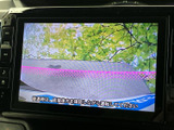 後方の映像とガイド表示で、駐車時に車両後ろの状況を確認しやすくなります。周囲を直接目視することと合わせて使うことで、狭い駐車スペースでの後退をサポートします。