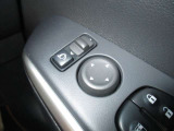 電動格納式ドアミラーですので運転席からミラー調節が可能なので便利です!