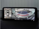 【360&deg;ビュー・モニター】専用カメラにより上から見下ろしたような視点で360度クルマの周囲を確認することができます。駐車が苦手な方でも縦列駐車や幅寄せ時に活躍してくれます。
