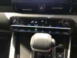 左右独立温度コントロールフルオートエアコンです。運転席、助手席それぞれで独立して温度設定ができます。冷え性の方が乗っても安心ですね♪