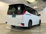 リヤ、後ろから見るとまた車の印象が変わってきますね☆☆