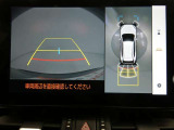パノラミックビュー付きバックモニターがついていますのでバックでの駐車が苦手な方でも大丈夫です。実際のバック駐車は目視確認と合わせてお使い下さい。