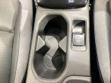 運転席から手の届きやすいドリンクホルダー★
