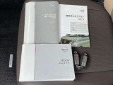 各種取扱説明書やメンテナンスノートを完備!また、手元にあるだけで、ドアの開錠・施錠、ボタンを押すだけでエンジンの始動・停止が出来る、とても便利なインテリジェントキー!