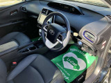 高いホールド性で運転姿勢が安定します。長距離ドライブでも疲れにくいのが魅力です。快適なドライビングライフをお送りください♪