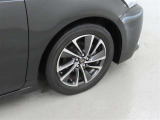 装着タイヤサイズは、205/55R16です。純正アルミホイールを装着しております。