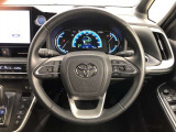 ハンドルは車を運転する上で、ずっと握っている重要なパーツです。手にフィットする物がいいですよね♪
