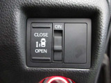 運転席から操作できるパワースライドドアのコントロールスイッチです(挟み込み防止機能付)
