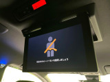 【フリップダウンモニター】大画面モニターで後席でもエンタメをお楽しみいただけます。小さなお子様にも大人気の装備です♪