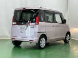 後席の窓には外から車内が見えにくくなるプライバシーガラスを採用。周りを気にせずリラックスして過ごせます
