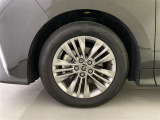機敏さを引き立てる純正アルミ 225/60 R18 装着!