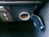 アクセサリーソケットを装備しています。DC12V/120Wの電源として使用可能です。