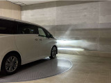 LEDヘッドランプです。十分な明るさを保ちつつも消費電力が少なく、バルブ寿命も長いのが特徴です。瞬時にMAXの光量を発揮するのもLEDならではです。