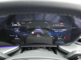 フルデジタルのメーターパネルには速度計と回転計に加えてナビゲーションなどの情報を表示