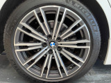 BMWならではの卓越した走りを支えるホイールと足回りです!日本車の走りに慣れている方にもぜひ体感して頂きたいほど、高いレベルでまとまっています!