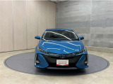 お車購入のポイントとなるフロントマスクです!シャープな目つきが印象的なデザインのヘッドランプです。