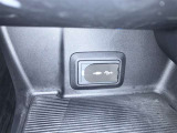 スマートフォンやお手持ちの機器のバッテリー残量が少なくなっても、運転中に充電ができるので安心ですね!