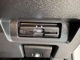 ここに ETC付いております。高速道路の料金所もスイスイ♪ ETCカードの申し込みは日産カードがおすすめ!!!「安心」「おトク」「便利」で皆さまのカーライフをサポートする特典満載のカードです。