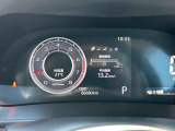 速度に加え、さまざまな車両情報を確認できるメーターです。