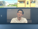 停車中にテレビ映像を視聴でき、車内で待ち時間を過ごす際にも活用いただけます。画面に映像が表示され、停車時のひとときを楽しめる装備として便利です。