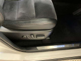 パワーシート搭載。微妙な調整が手軽にでき、ピッタリなポジションで運転することが可能です。