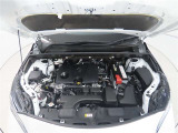 車にとって、とても大切な部分のエンジンルーム。綺麗に清掃済みで安心です。